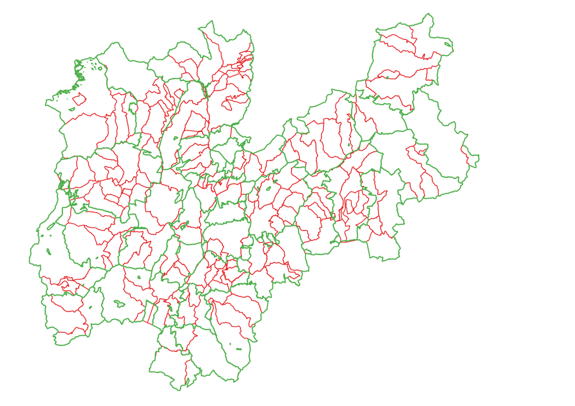 Mappa dei confini dell'area sottesa alle cabine primarie (verde) sovrapposta con i confini comunali (rosso)